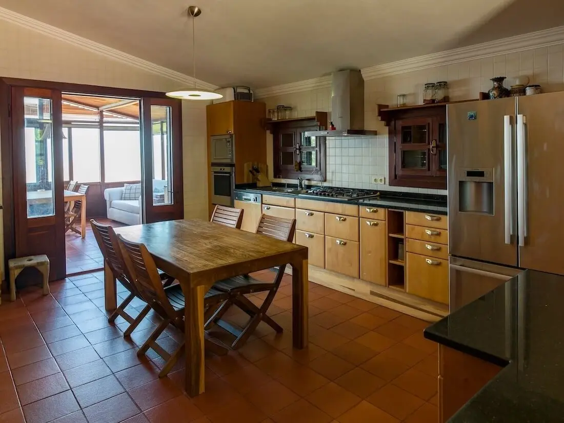 Fitted kitchen